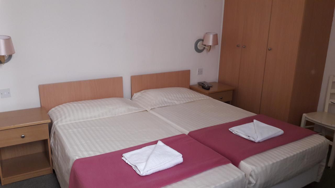 Hotel Tropicana 2*