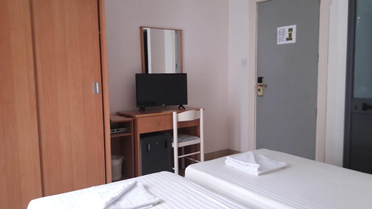 Tropicana Hotel 2*