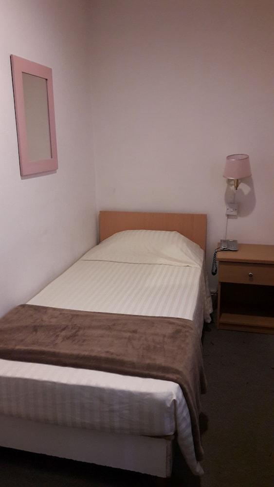 Hotel Tropicana 2*